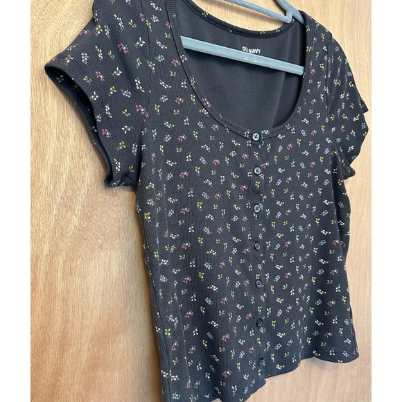 Old Navy Rib-Knit Button-Down Top - Picture 8 of 9